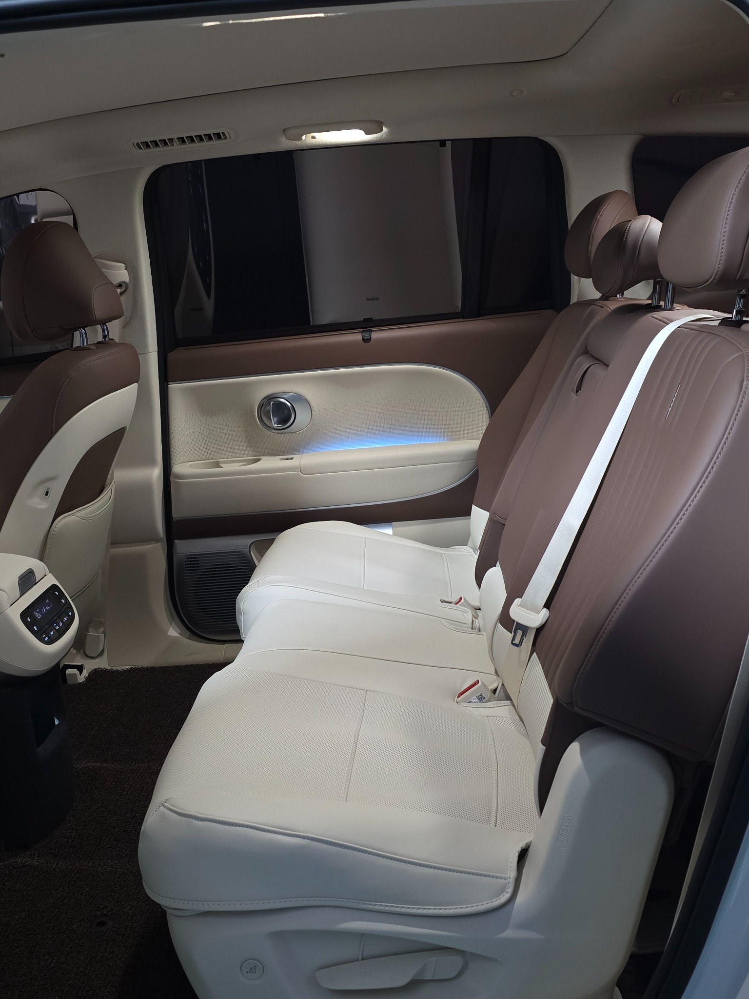 高级SUV second row seating