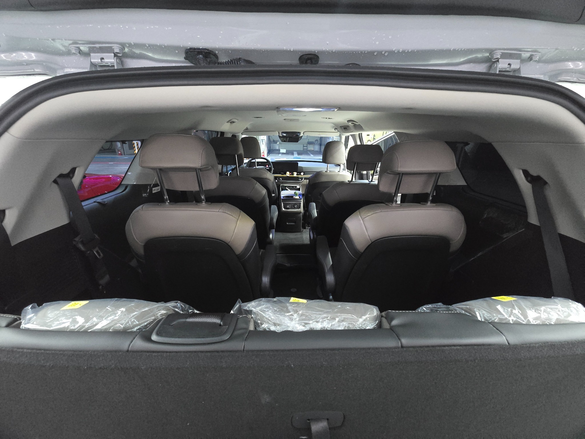 高级VAN luggage space
